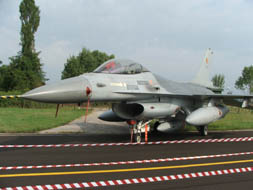 GENERAL DYNAMICS F-16A