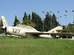 MIKOYAN-GUREVICH MIG-15UTI